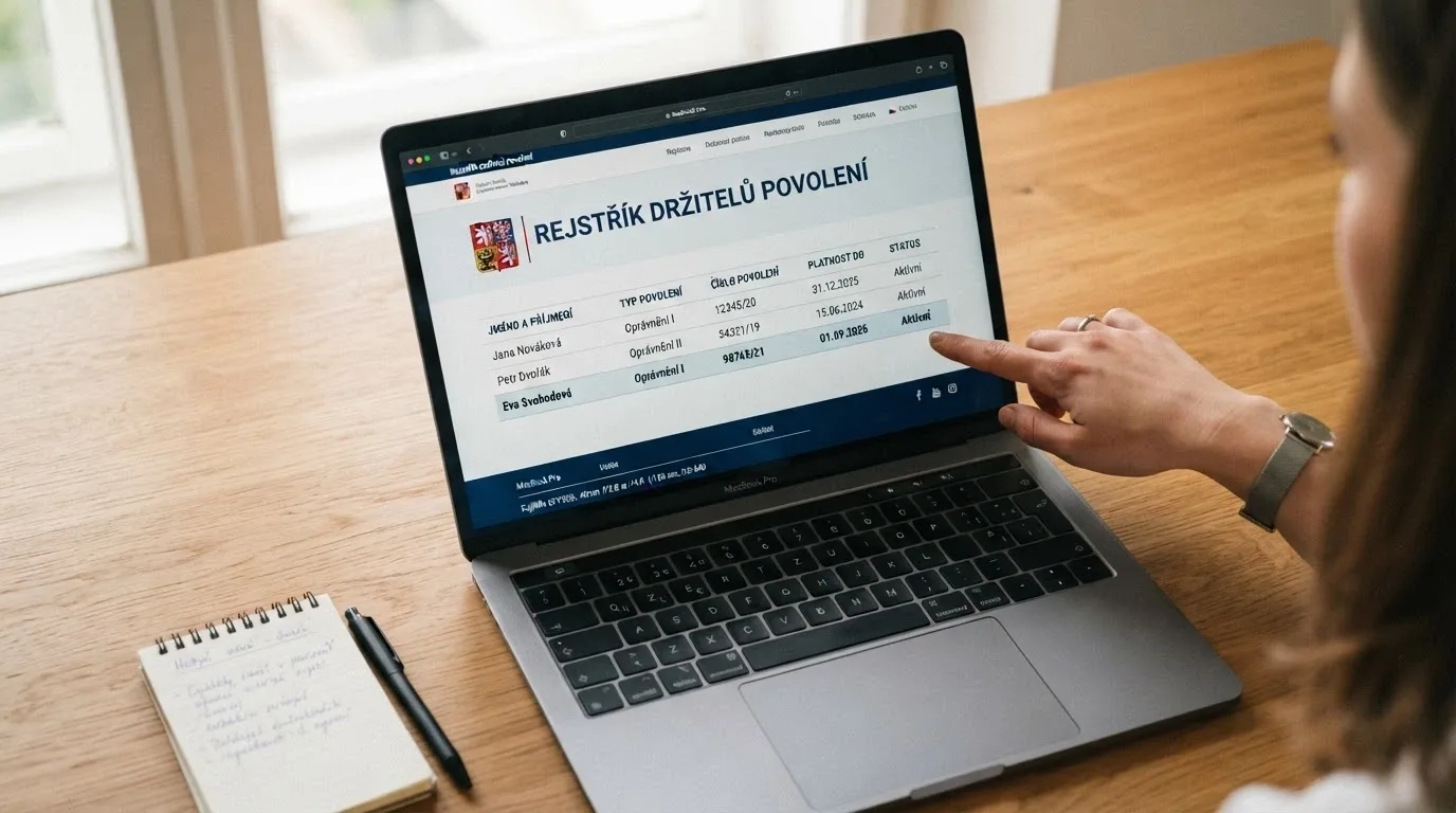 Ukázka veřejného rejstříku MF ČR s vyznačením, jak ověřit licenci operátora
