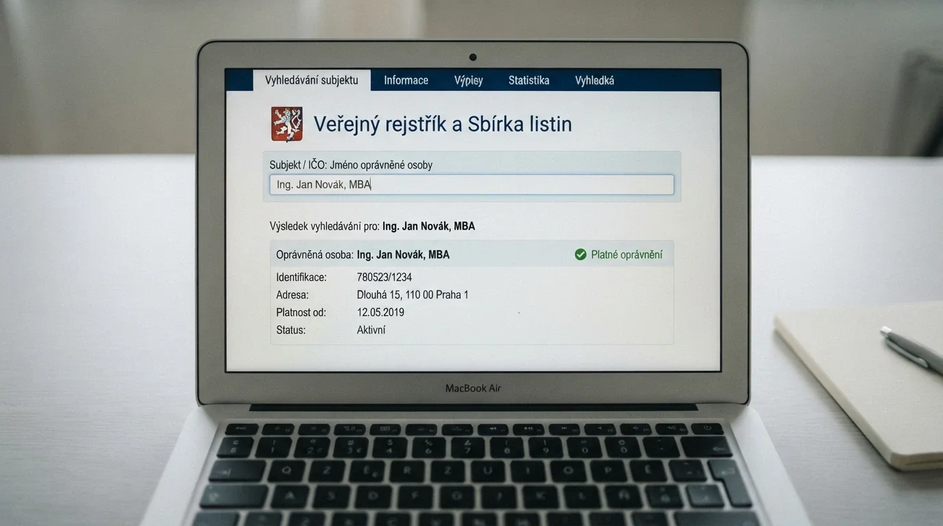 Výřez z veřejného registru MF ČR — obrazovka s vyhledaným názvem operátora, zvýrazněným polem „držitel licence“